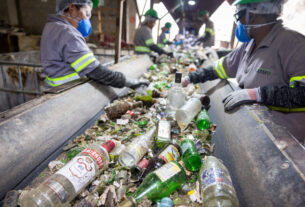 1 a cada 3 novas garrafas é de vidro reciclado, diz setor - 05/11/2025 - Mercado
