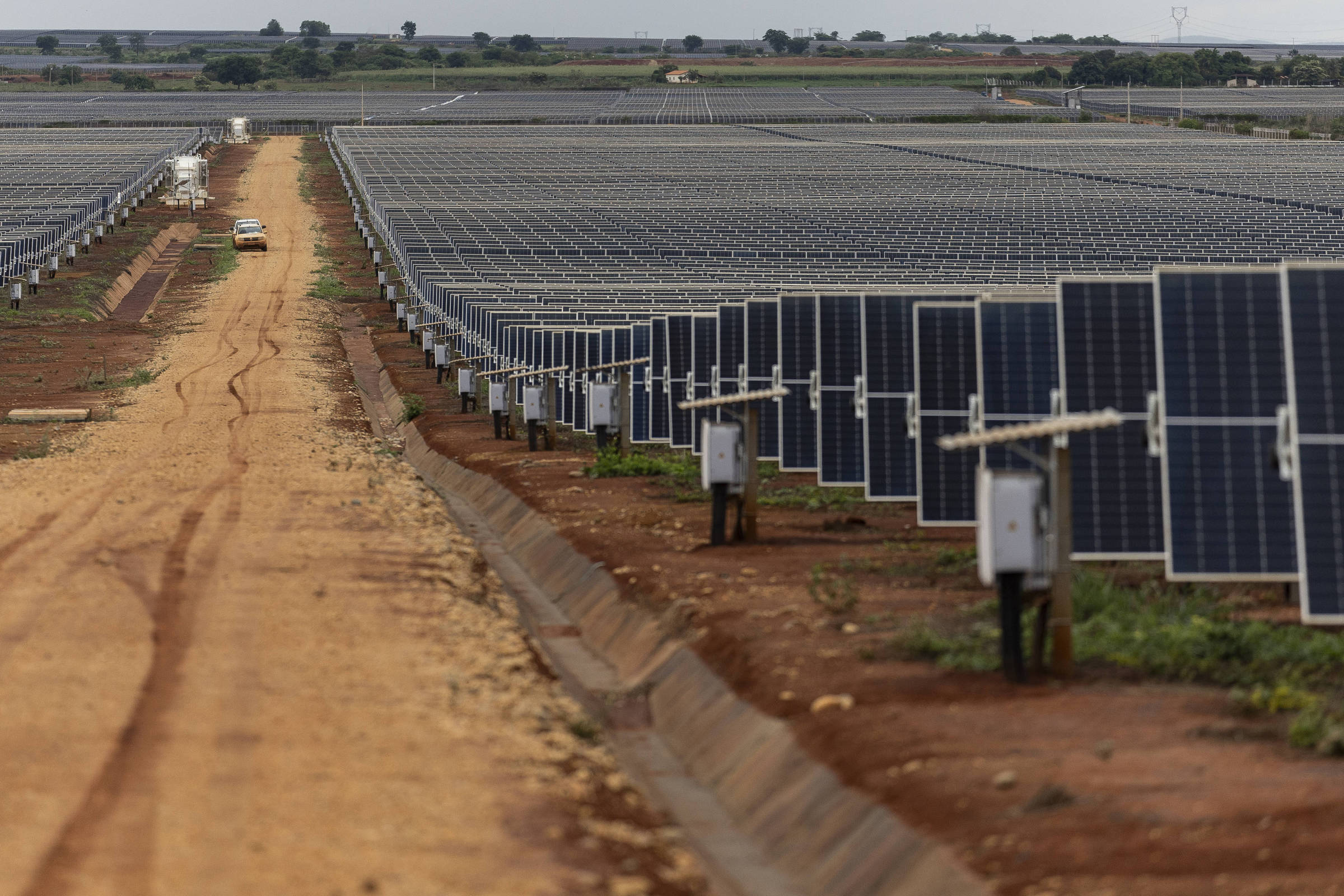 Aneel quer que preço da conta de luz varie conforme hora - 07/11/2025 - Mercado
