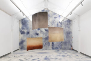 Artista Juliana Santos aborda o ciclo de vida das flores - 03/11/2025 - Ilustrada