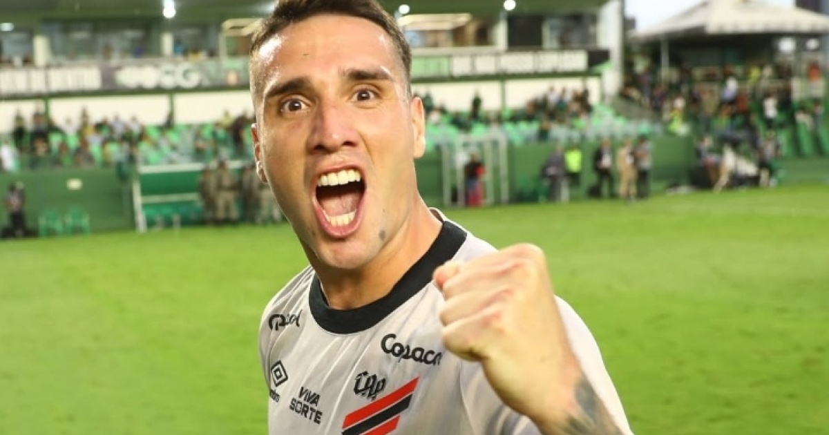 Athletico-PR vence Goiás fora de casa e entra no G-4 da Série B