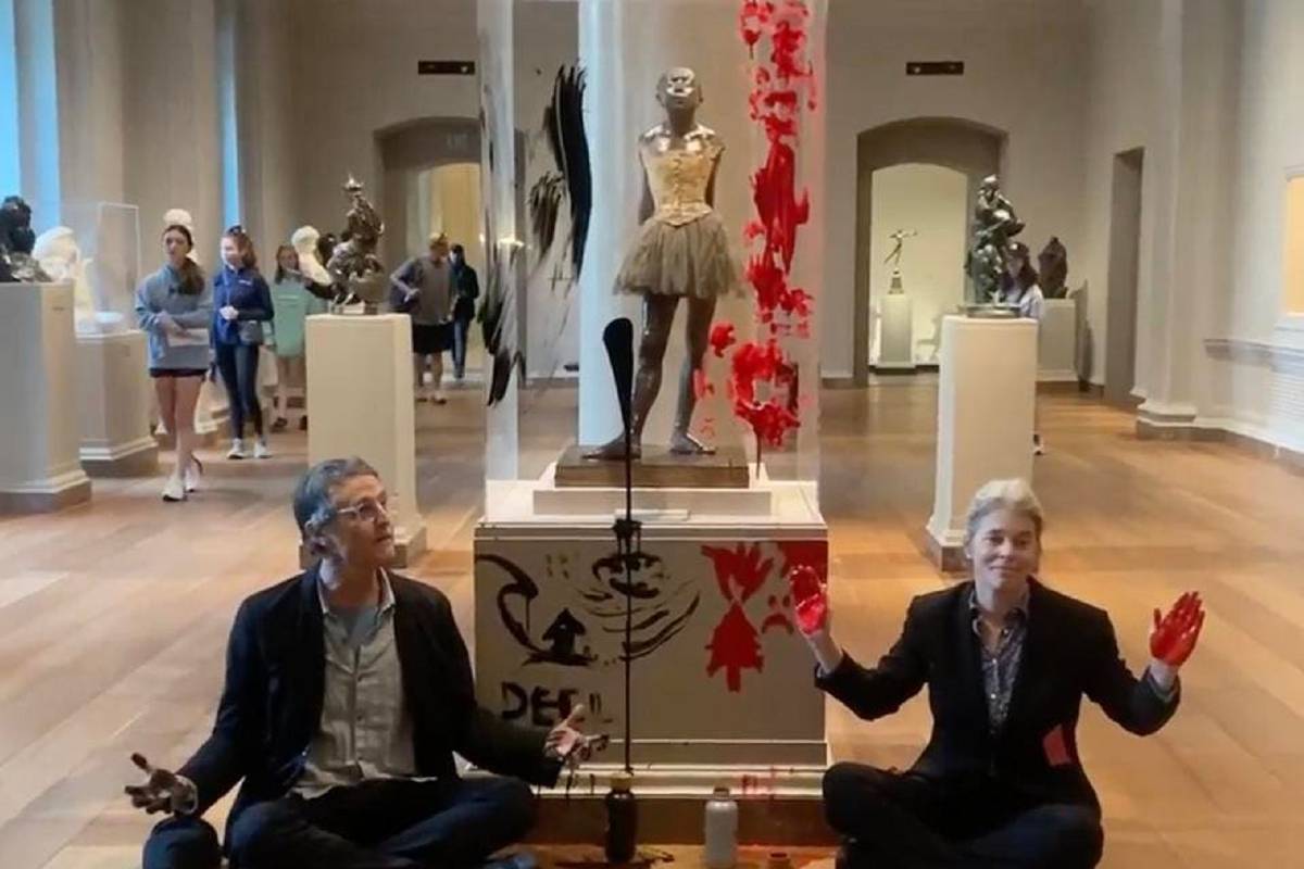 Ativista que manchou vitrine de obra de Degas é condenado - 04/11/2025 - Ilustrada