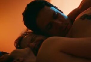 Ator da Globo protagoniza cena de sexo a três em série; confira