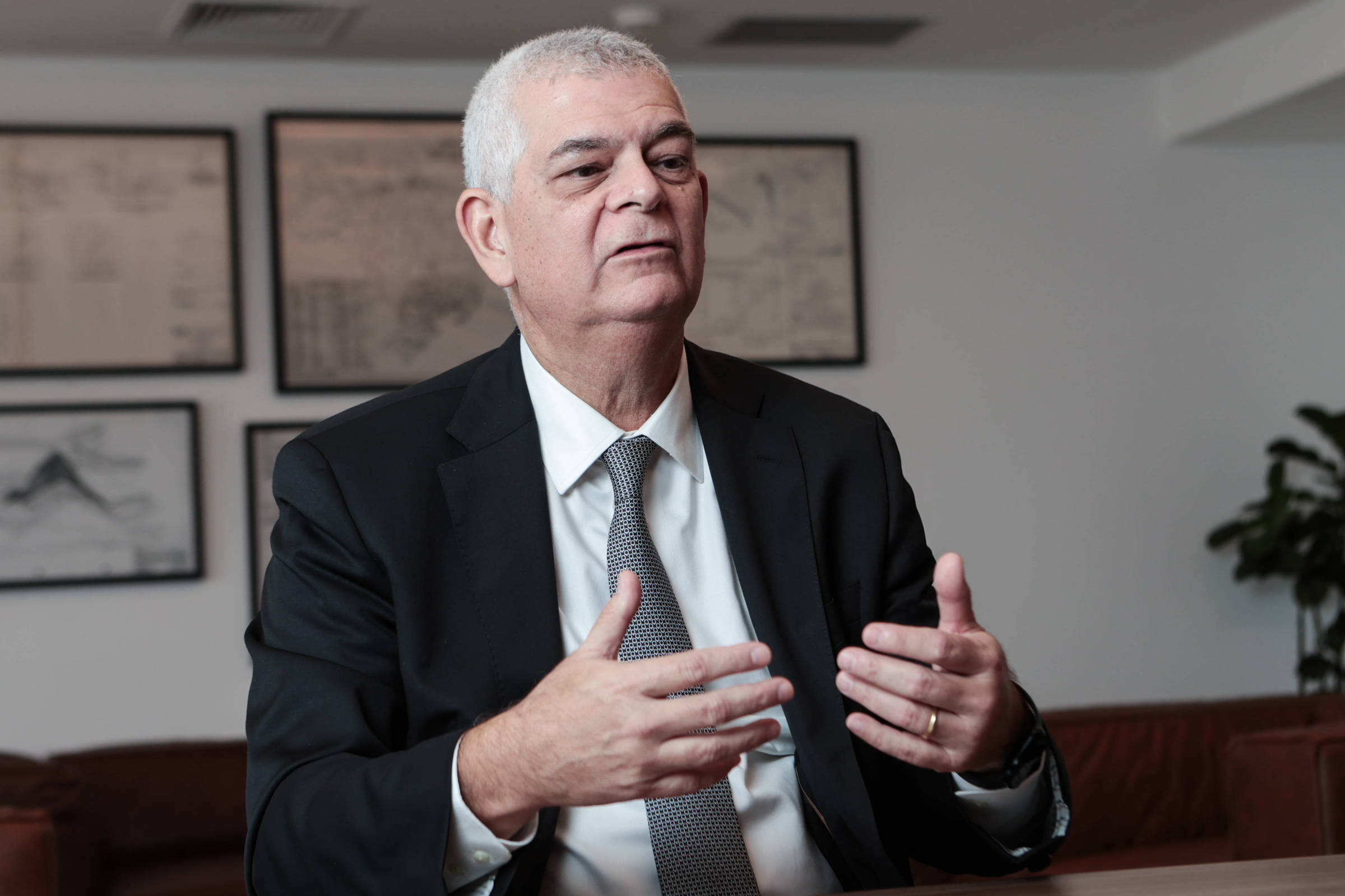 Axia Energia anuncia R$4,3 bi em dividendos - 05/11/2025 - Mercado