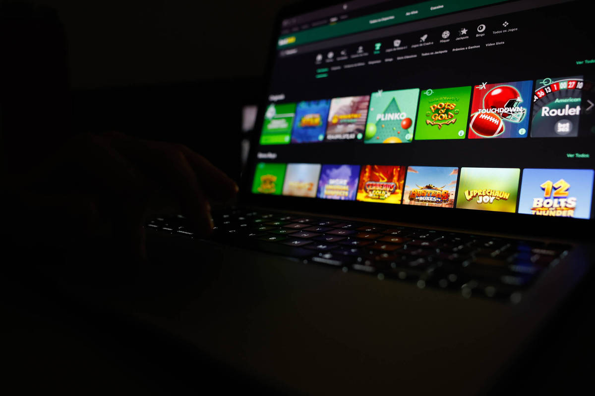 Bolsa Família: beneficiários gastaram R$ 3,7 bi em bets - 07/11/2025 - Mercado