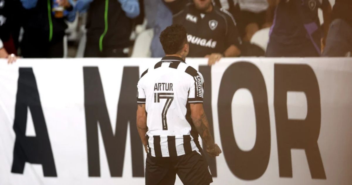 Botafogo terá apenas um desfalque em duelo contra o Vitória no Barradão