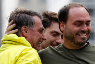 Briga por vaga ao Senado em SC expõe racha no bolsonarismo - 07/11/2025 - Poder