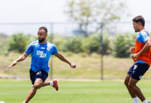 Caio Alexandre vai a campo em último treino do Bahia; volante viaja com o grupo