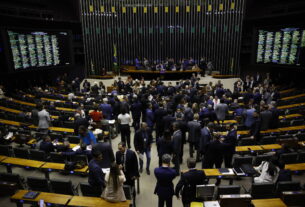 Câmara apoia fim de supersalários e rejeita reforma fiscal - 31/10/2025 - Mercado