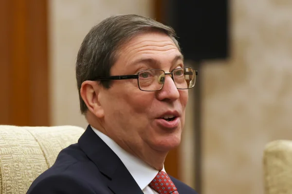 Cuba alerta que Trump busca queda “violenta” do governo da Venezuela