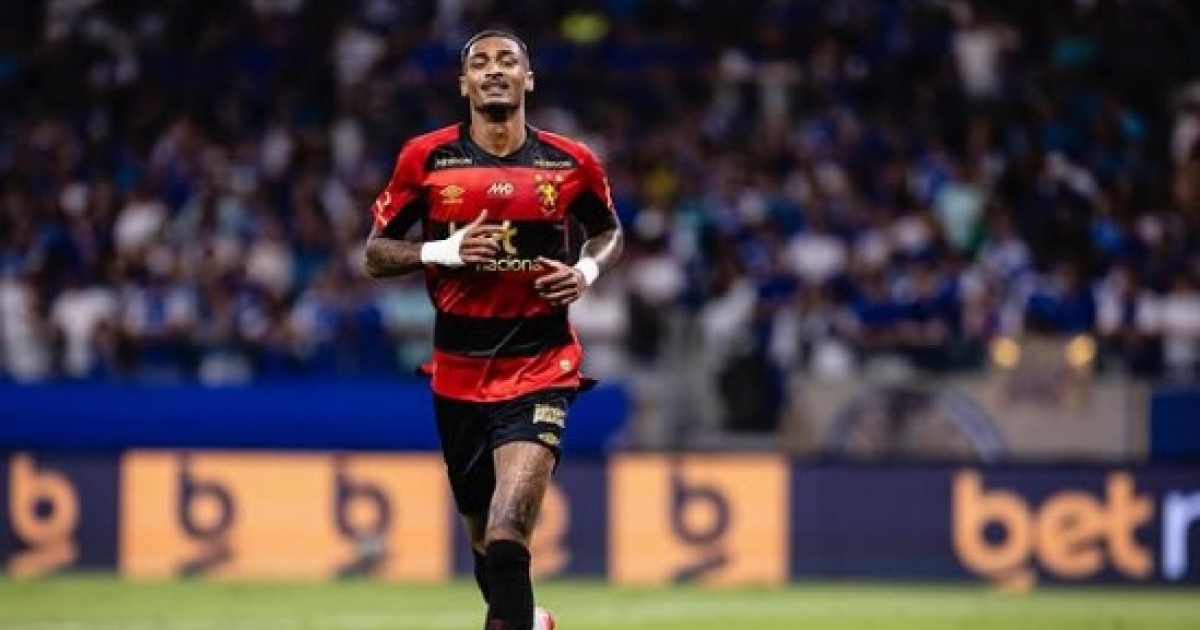 Derik Lacerda, artilheiro do Sport na Série A, é afastado por indisciplina
