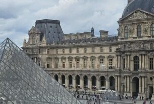 Dois suspeitos são indiciados por participação no roubo no Louvre
