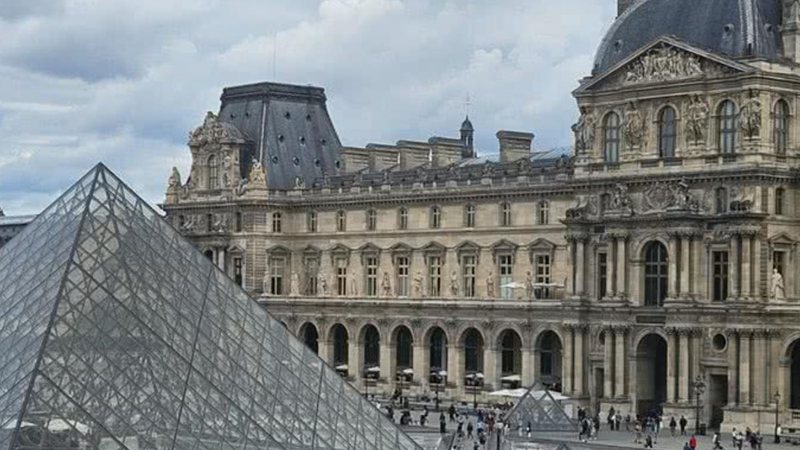 Dois suspeitos são indiciados por participação no roubo no Louvre