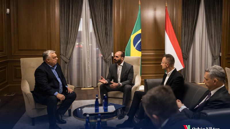 Em encontro com Eduardo Bolsonaro, primeiro-ministro da Hungria fala em "caça às bruxas" no Brasil