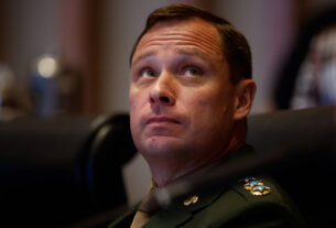 Exército dá férias a Cid para evitar volta ao quartel - 31/10/2025 - Poder