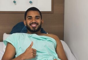 Fora da temporada, Arcanjo projeta recuperação após cirurgia no joelho: "Tudo está nas mãos de Deus"