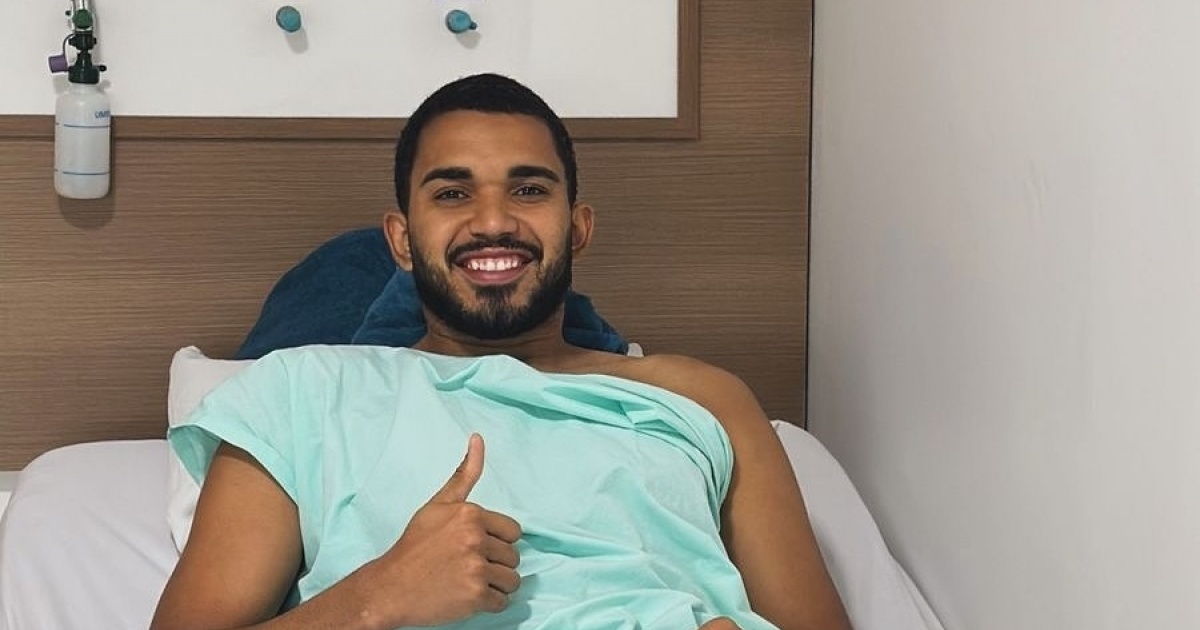Fora da temporada, Arcanjo projeta recuperação após cirurgia no joelho: "Tudo está nas mãos de Deus"