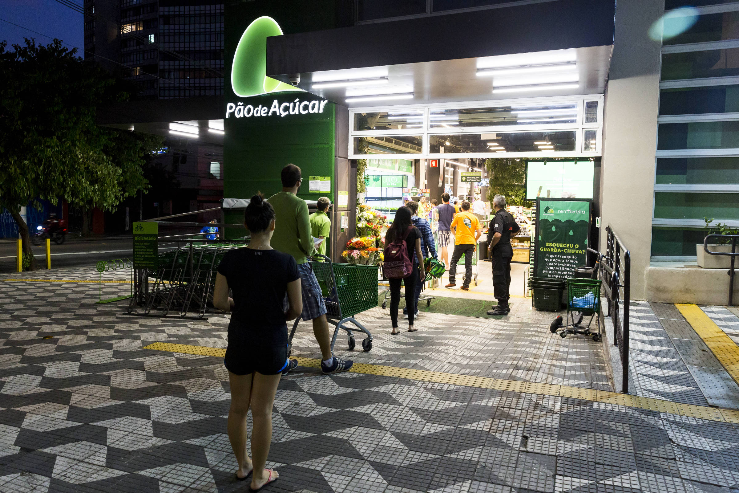 GPA demitiu 700 pessoas no 3º tri; cortes seguirão em 2026 - 05/11/2025 - Mercado