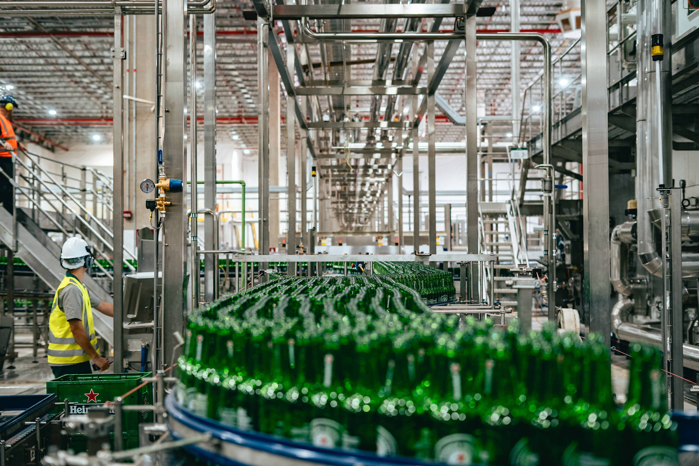 Heineken inaugura 14º fábrica no Brasil - 06/11/2025 - Mercado