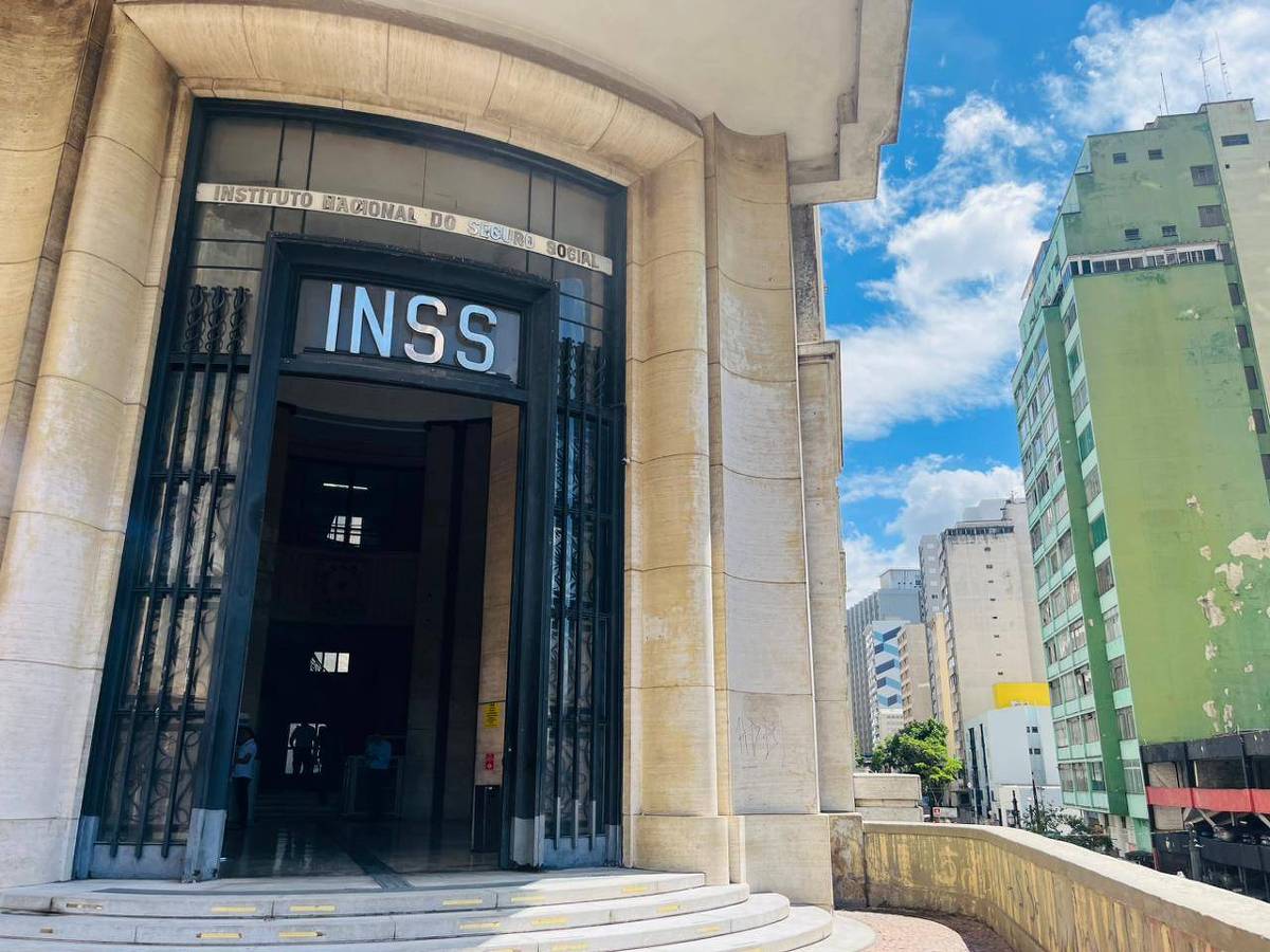INSS: governo libera R$ 224 mi para servidores e agências - 07/11/2025 - Mercado