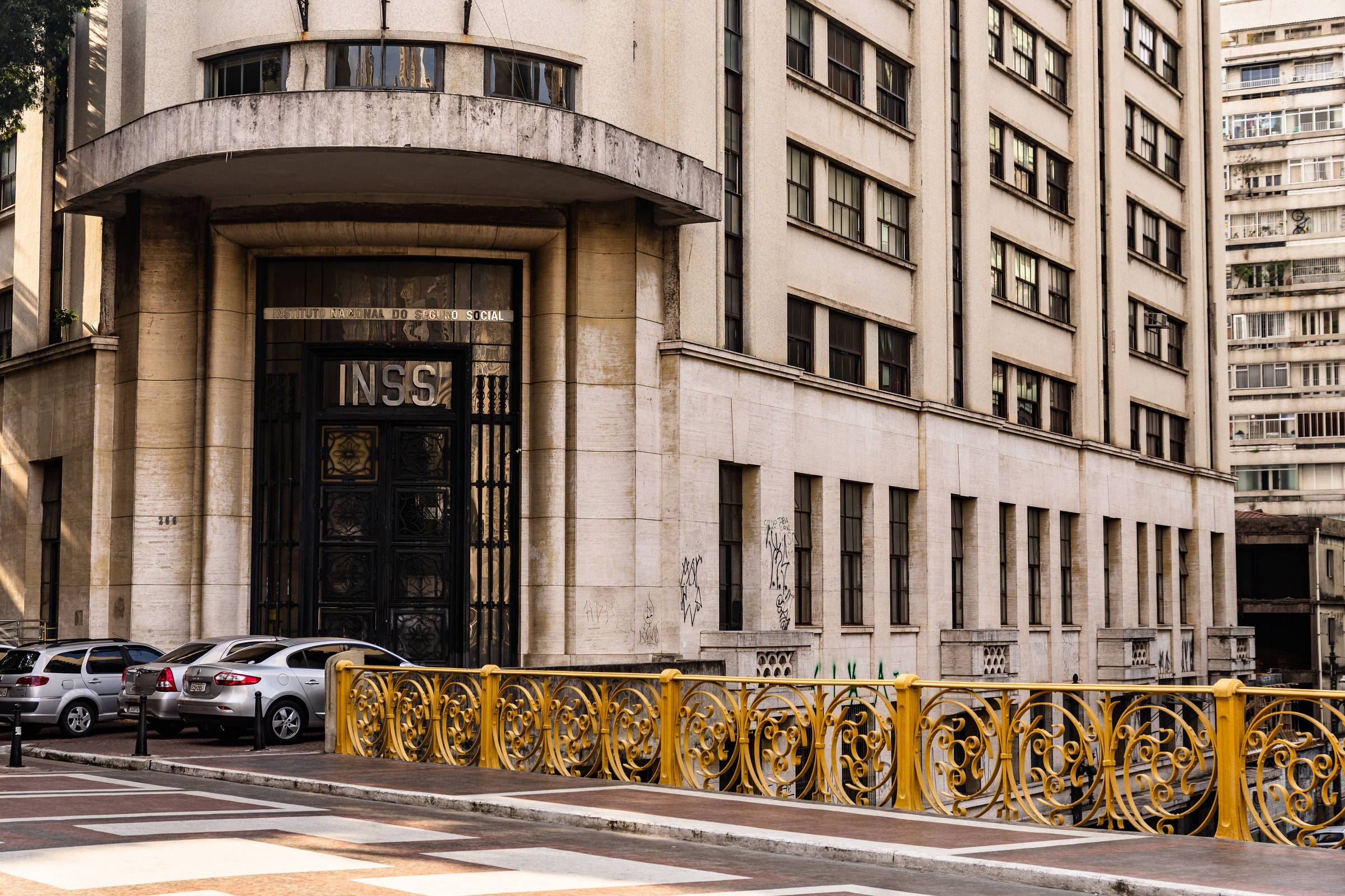 INSS: prazo para contestar desconto vai até 14 de novembro - 06/11/2025 - Mercado