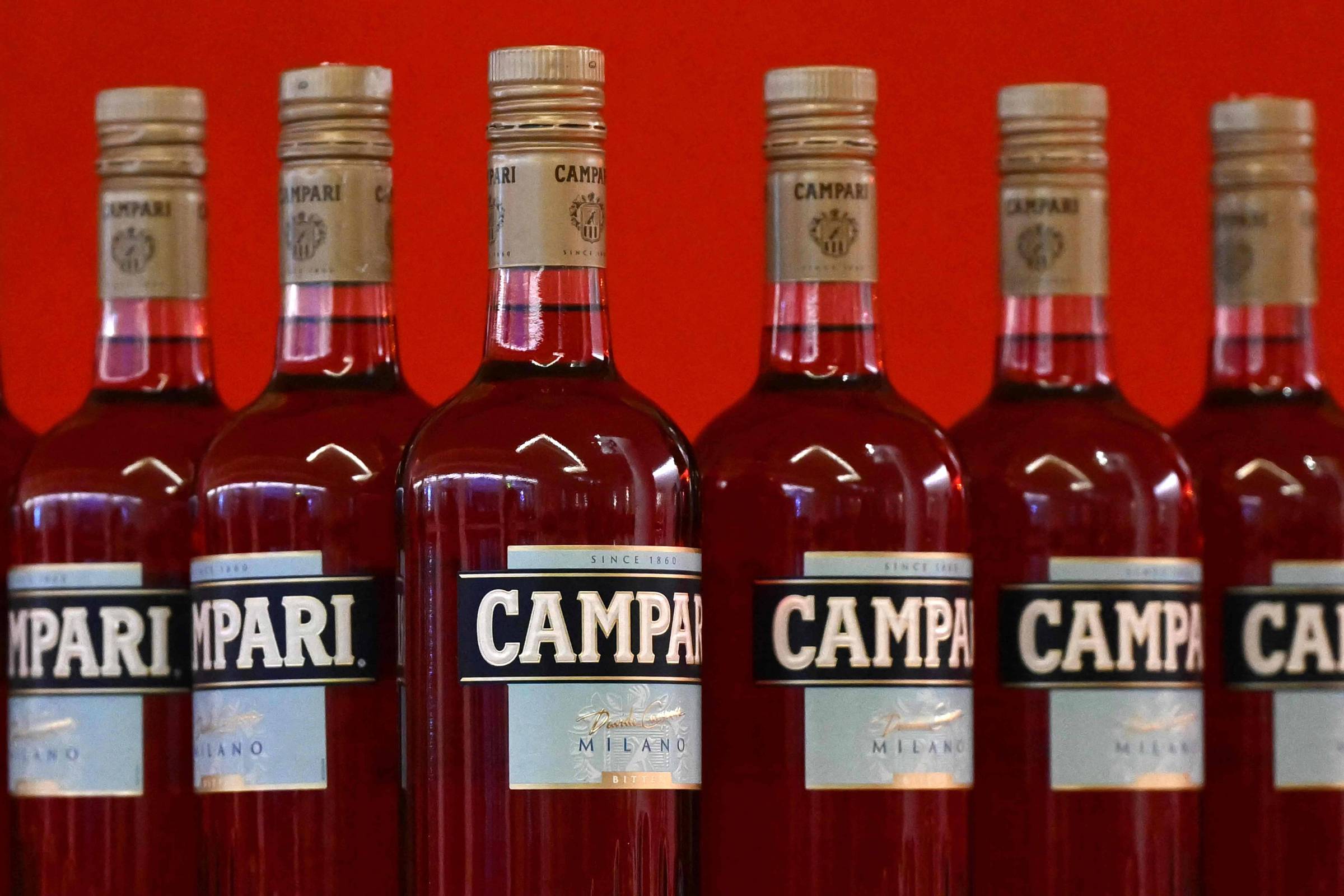 Itália apreende US$ 1,5 bi em ações da holding da Campari - 01/11/2025 - Mercado