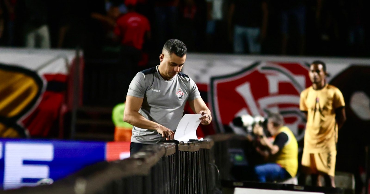 Jair Ventura comemora saída parcial do Z4: “Esperamos sair para nunca mais voltar”