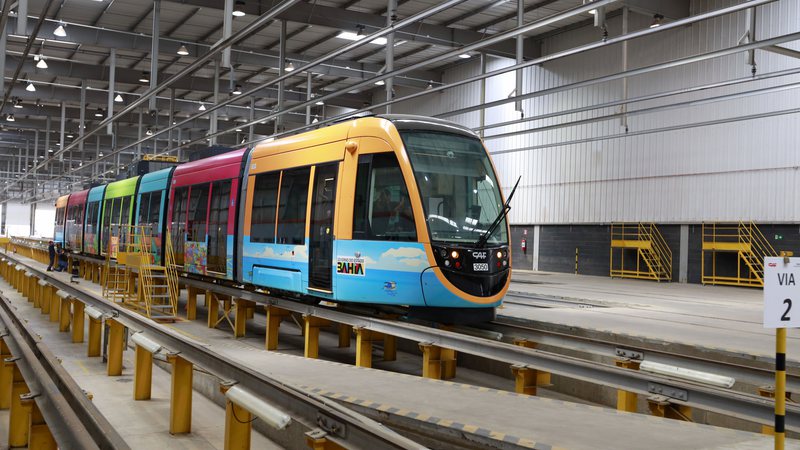 Jerônimo Rodrigues anuncia a data de chegada do primeiro trem do VLT à Cidade Baixa