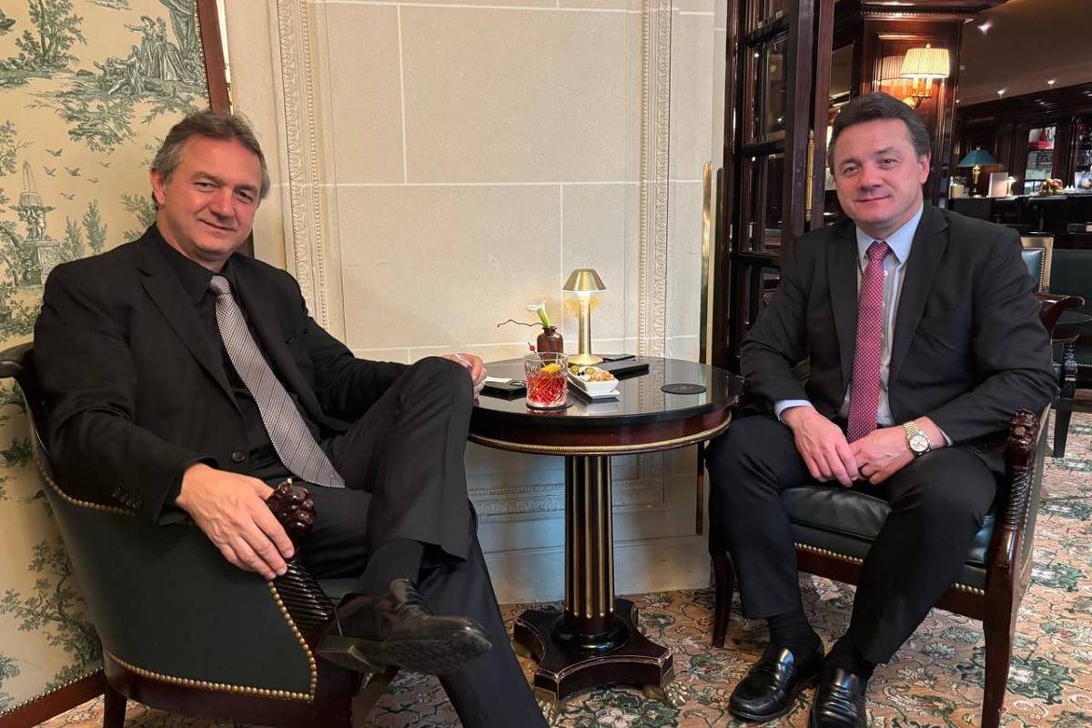 Juiz determina redução da multa de R$ 10 bi à J&F - 03/11/2025 - Poder