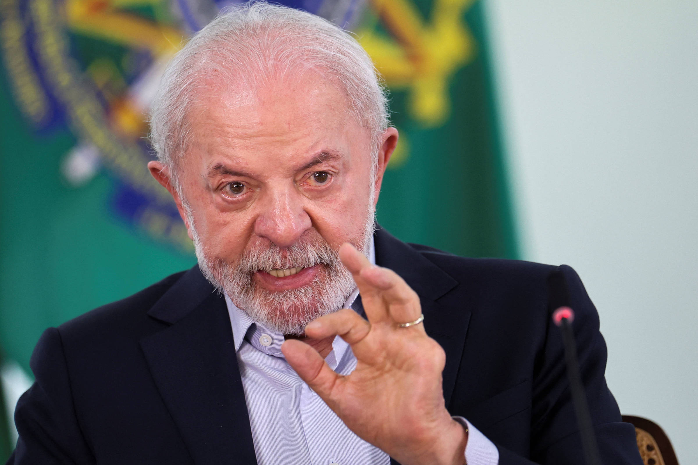 Lula volta à defensiva com operação no Rio e sofre ataques - 01/11/2025 - Poder
