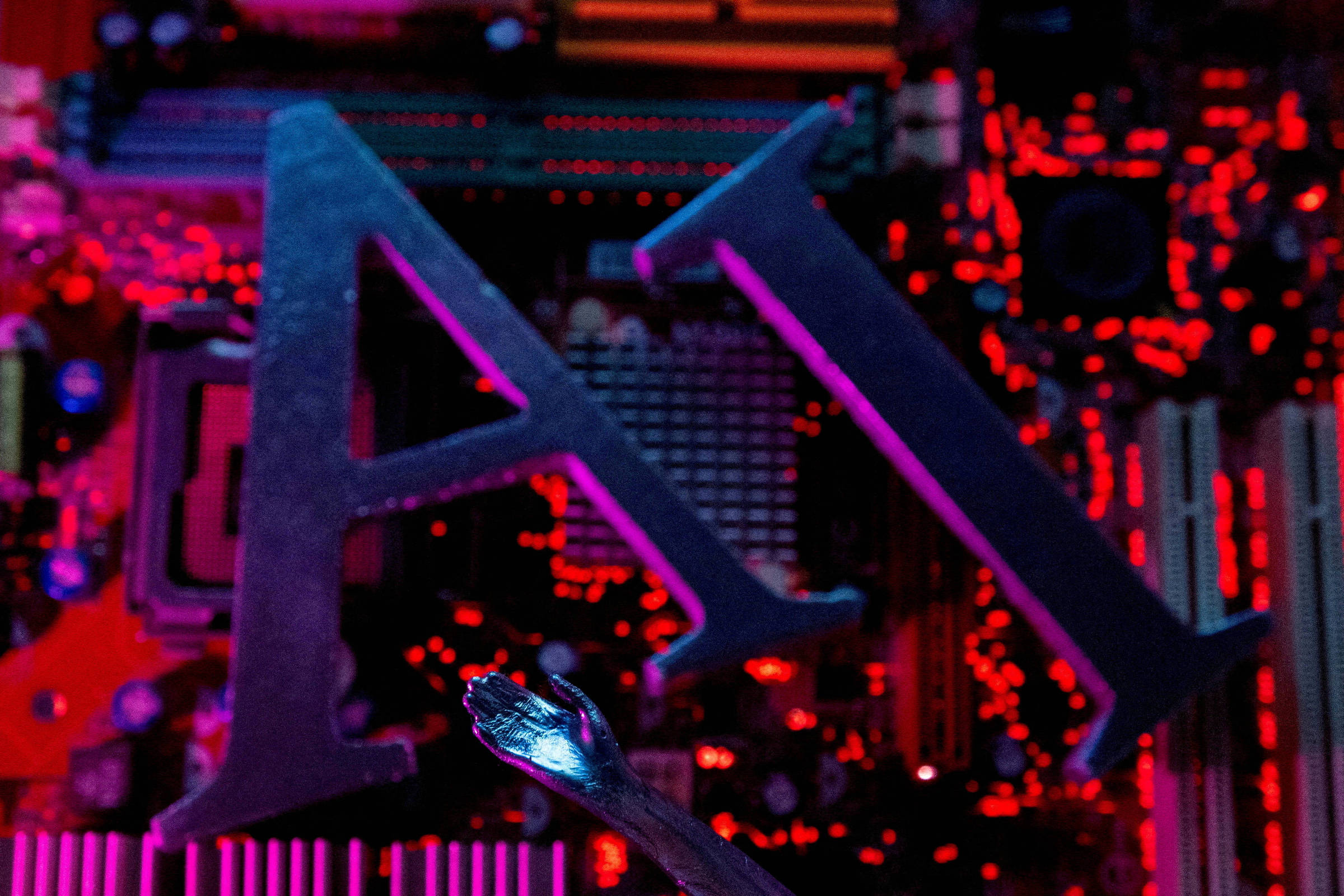 Mercado é inundado por US$ 200 bi em emissões ligadas à IA - 01/11/2025 - Mercado