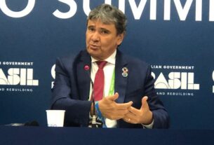 Ministro de Lula reage à polêmica sobre troca de carteira de trabalho por Bolsa Família