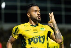 Mirassol renova contrato com Reinaldo até o fim de 2026