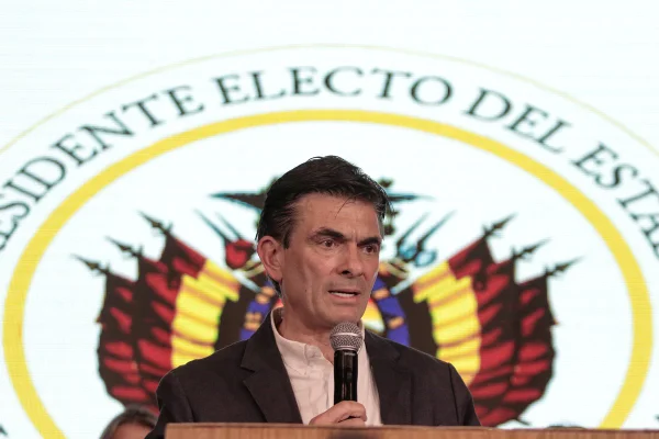 Novo presidente da Bolívia toma posse: “Nunca mais vamos nos isolar”