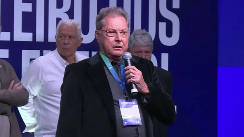 Oswaldo de Oliveira se pronuncia sobre polêmica com Ancelotti: "Não vou pedir desculpa"