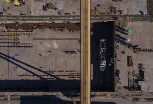 Petrobras abre licitação para quatro novos navios - 07/11/2025 - Mercado