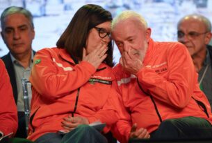 Petrobras lucra R$ 32,7 bilhões no terceiro tri de 2025 - 06/11/2025 - Mercado