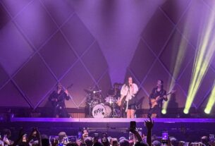 Poppy canta de forma versátil, mas banda compromete show - 06/11/2025 - Ilustrada