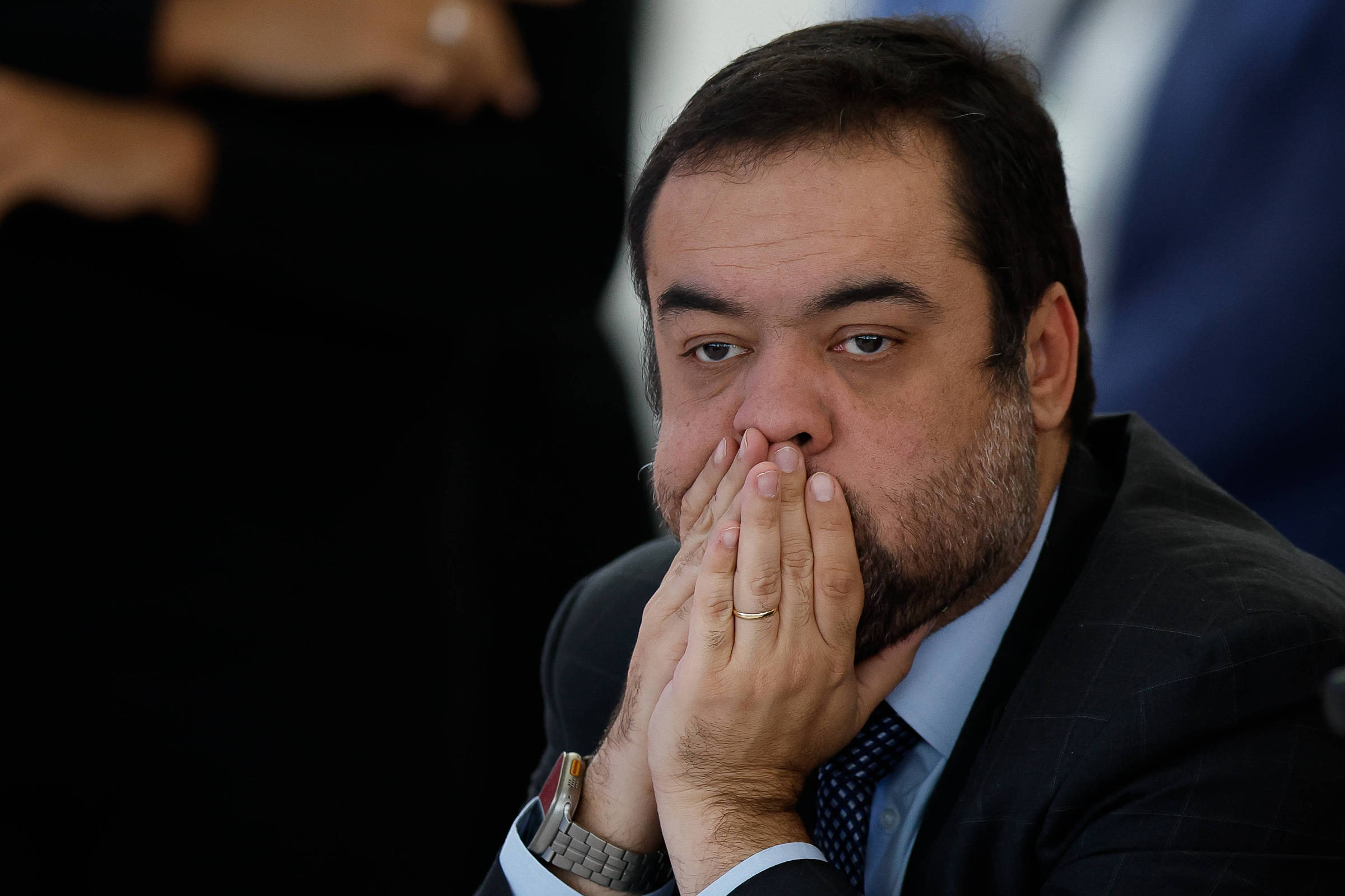 Relatora no TSE vota pela cassação de Castro - 04/11/2025 - Poder