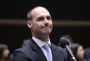 STF marca julgamento de denúncia contra Eduardo Bolsonaro - 03/11/2025 - Poder