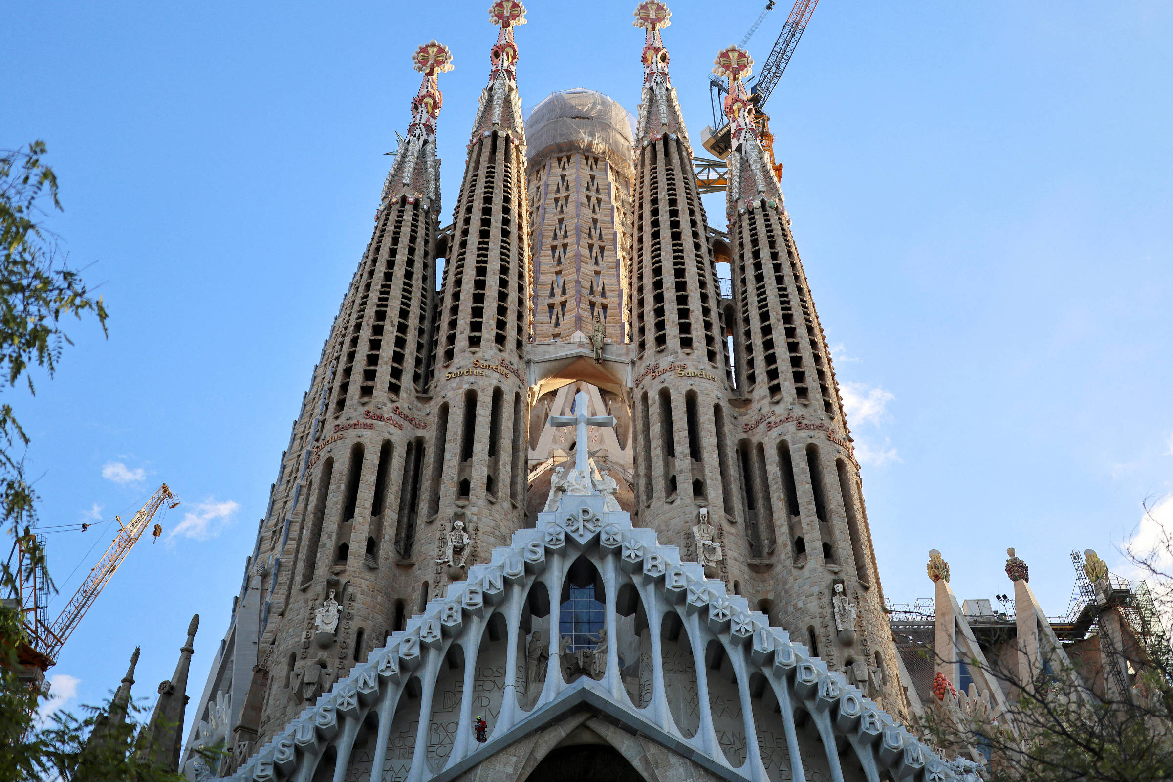 Sagrada Família se torna igreja mais alta do mundo - 31/10/2025 - Ilustrada