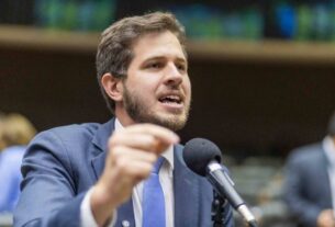 Salários: licença maior para pais reduz diferença salarial - 04/11/2025 - Mercado