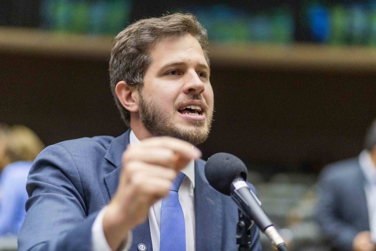 Salários: licença maior para pais reduz diferença salarial - 04/11/2025 - Mercado