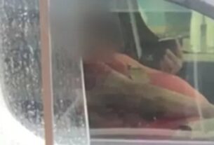 Se masturbando? Funcionário público é flagrado em ato suspeito dentro de carro da prefeitura e acaba afastado; veja vídeo