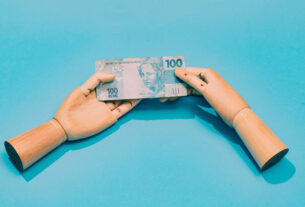 Setor de seguros deve recuar 3,7% com IOF - 04/11/2025 - Mercado