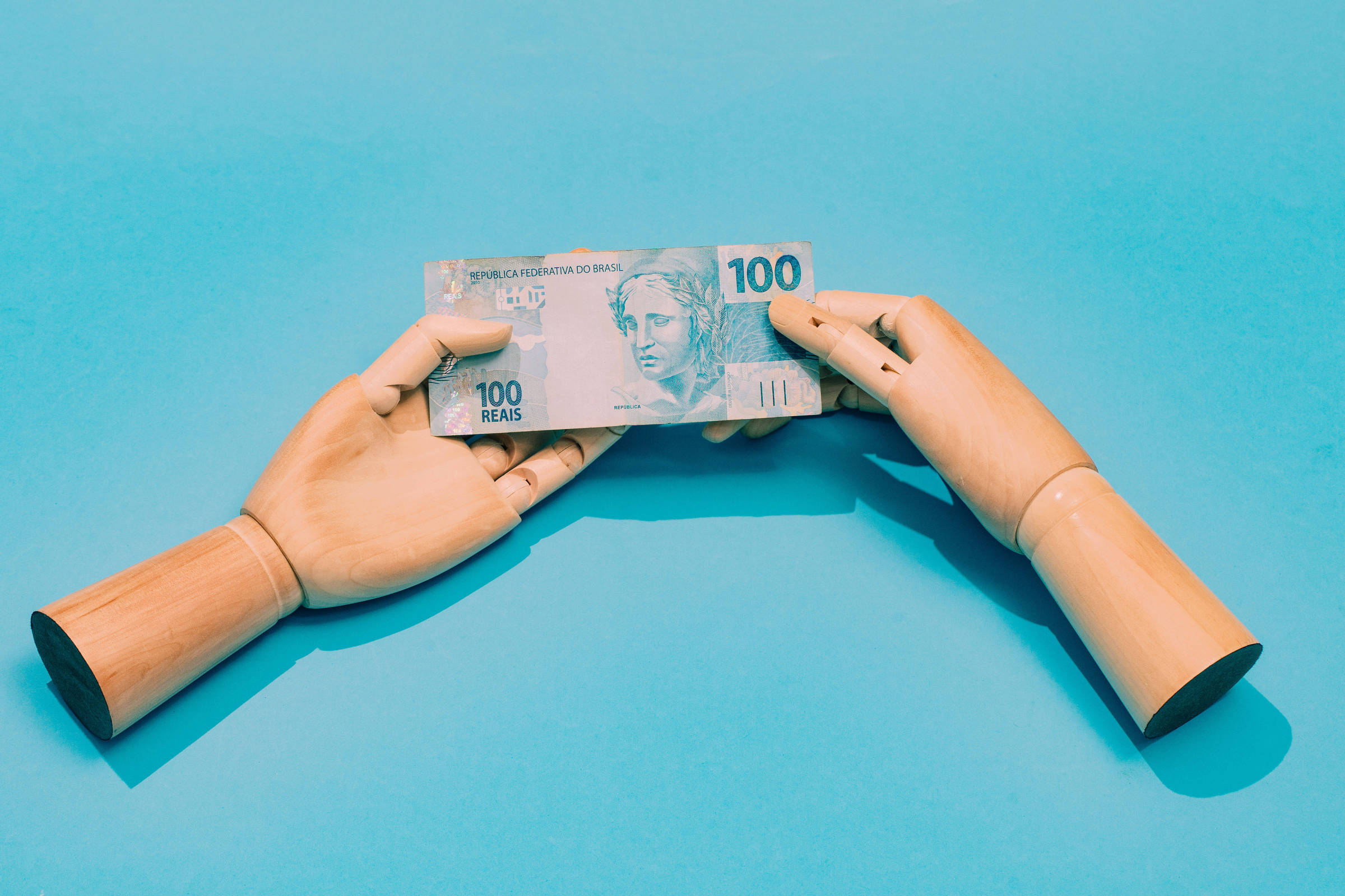 Setor de seguros deve recuar 3,7% com IOF - 04/11/2025 - Mercado