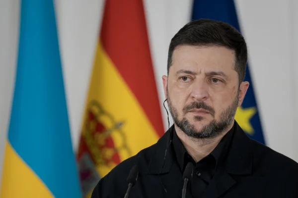 Sob pressão, Zelensky reage a plano de paz proposto por Trump