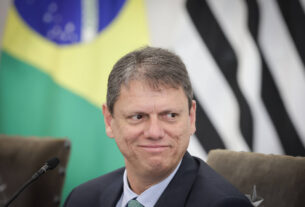 Tarcísio aumenta cargos comissionados na comunicação - 07/11/2025 - Poder