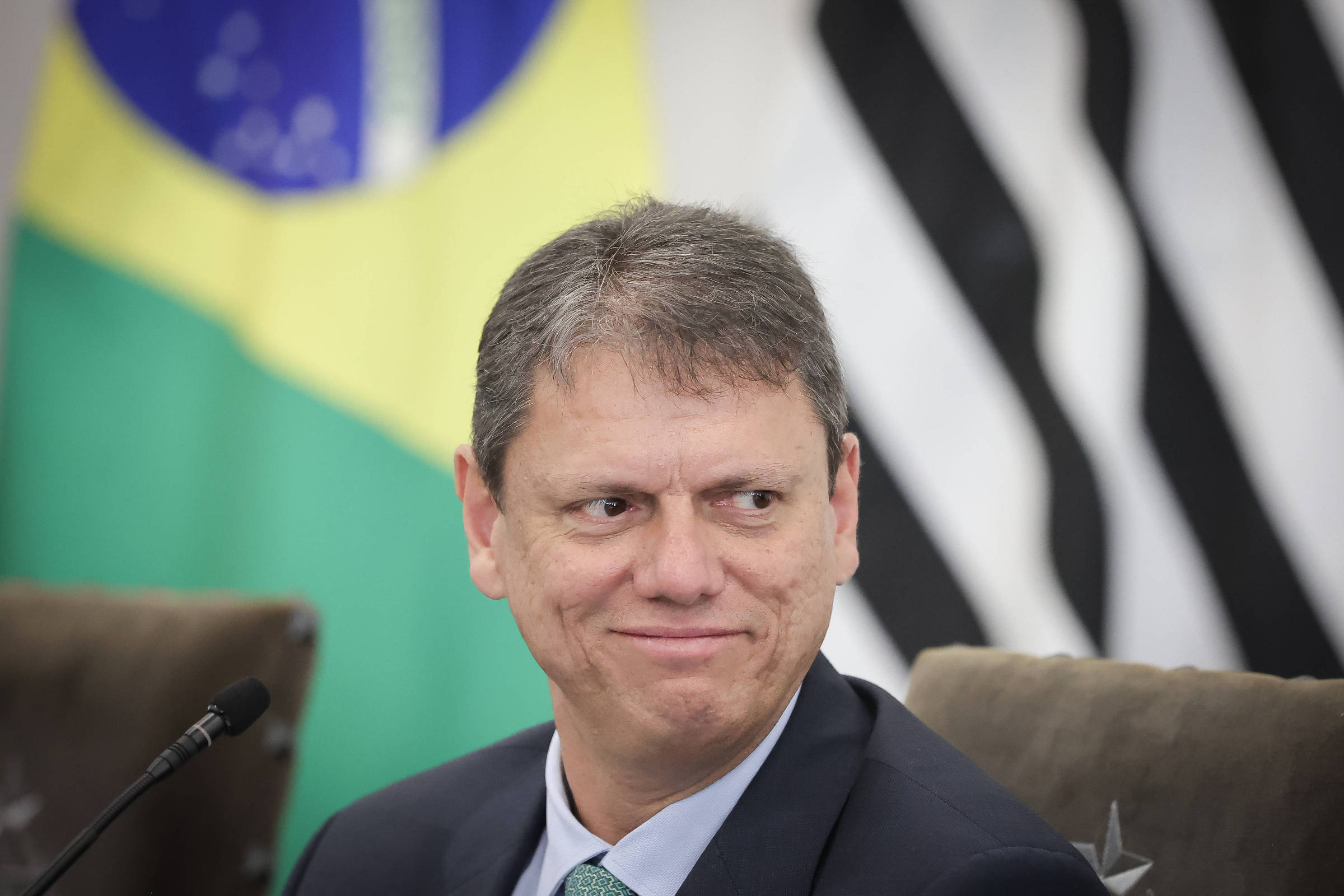 Tarcísio aumenta cargos comissionados na comunicação - 07/11/2025 - Poder