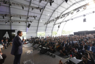 Tarcísio tenta mostrar 'verde' do bolsonarismo contra Lula - 04/11/2025 - Poder