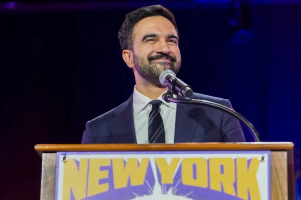 Trump apoia Cuomo e ameaça cortes se favorito Mamdani vencer em NY